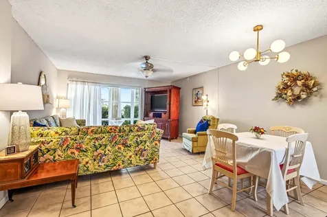 1901 Indian River Boulevard Vero Beach FL 32960