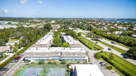 1901 Indian River Boulevard Vero Beach FL 32960