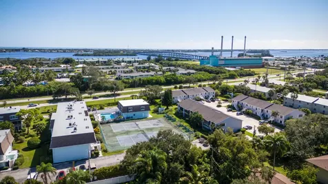 1901 Indian River Boulevard Vero Beach FL 32960