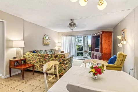 1901 Indian River Boulevard Vero Beach FL 32960