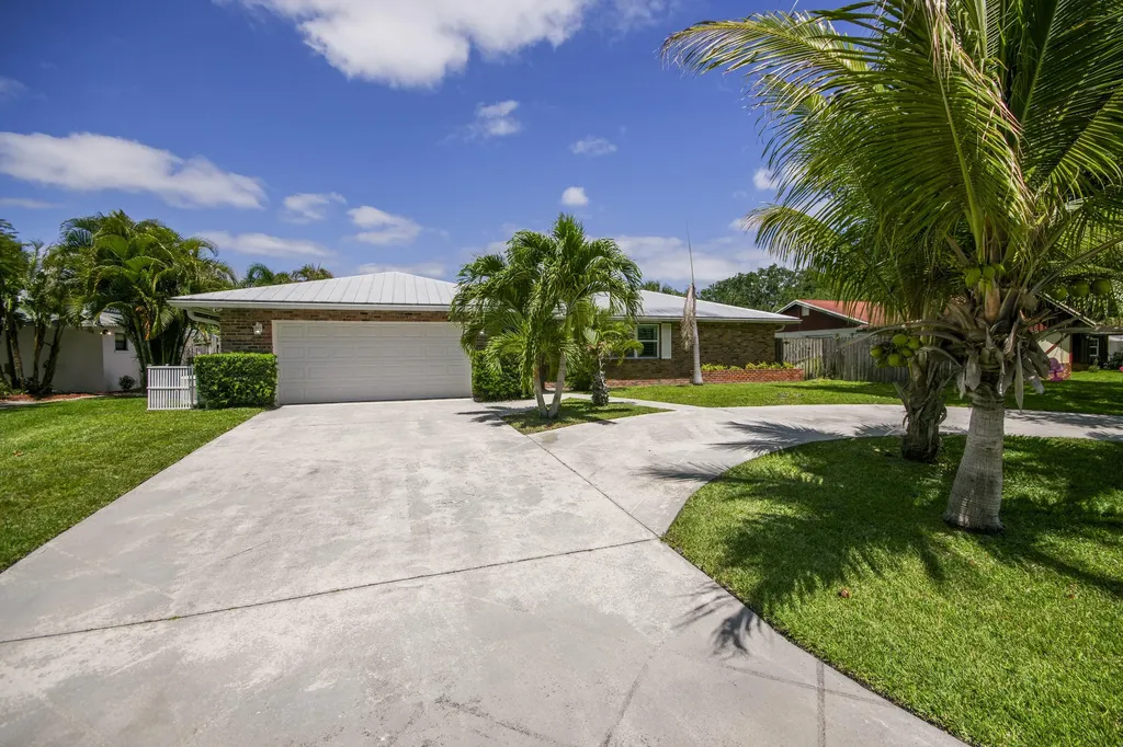 4359 Daffodil Circle N Palm Beach Gardens FL 33410