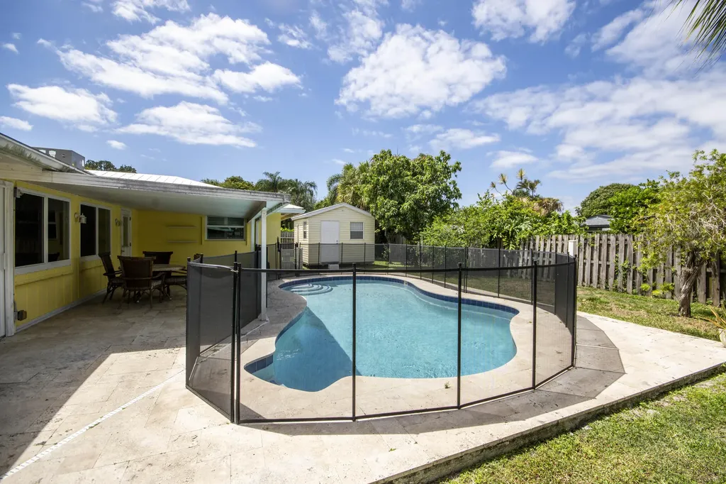 4359 Daffodil Circle N Palm Beach Gardens FL 33410