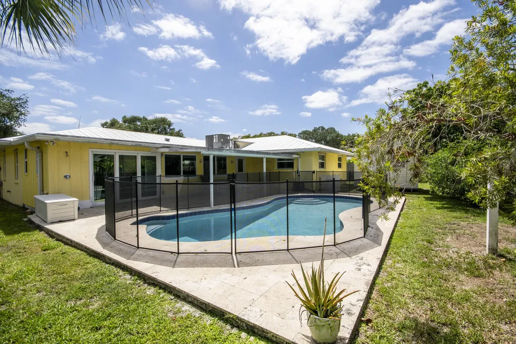 4359 Daffodil Circle N Palm Beach Gardens FL 33410