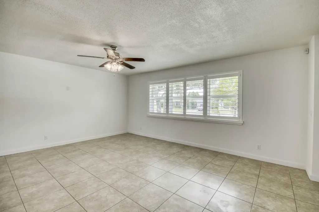 4359 Daffodil Circle N Palm Beach Gardens FL 33410
