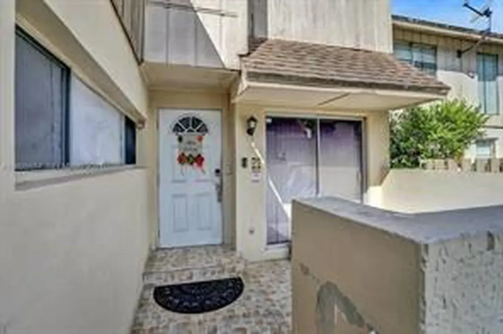 833 NW 81st Avenue Plantation FL 33324