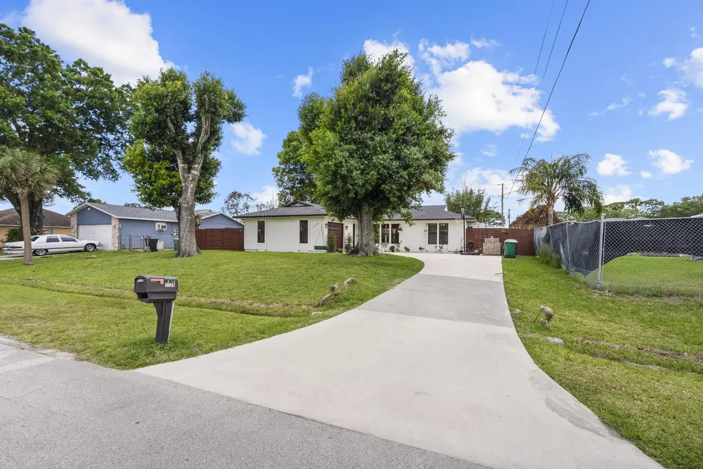 1720 SW Beeker Street Port St Lucie FL 34953