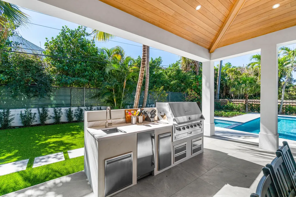 18 NW 15th Street Delray Beach FL 33444