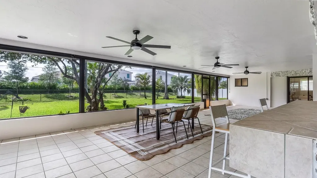 4761 SW 72nd Avenue Davie FL 33314