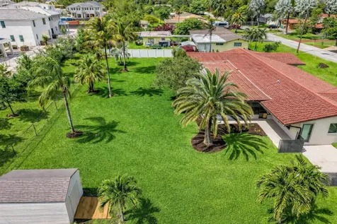 4761 SW 72nd Avenue Davie FL 33314