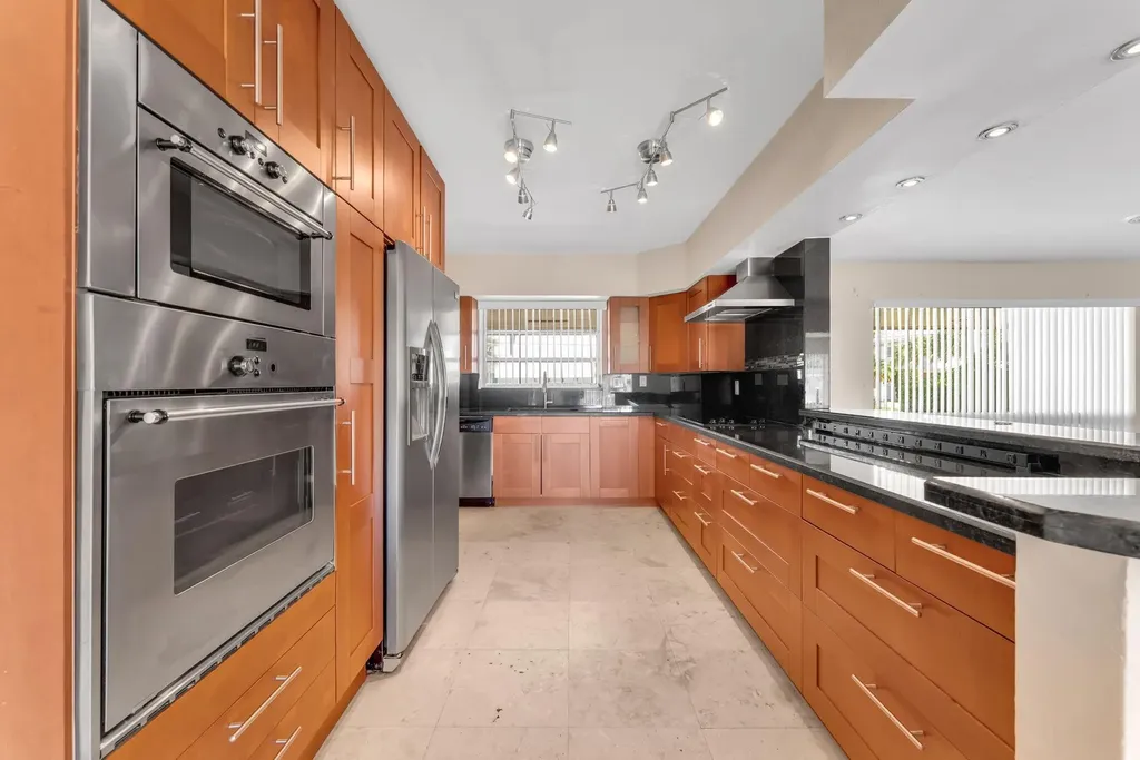 2940 NE 19th Street Pompano Beach FL 33062
