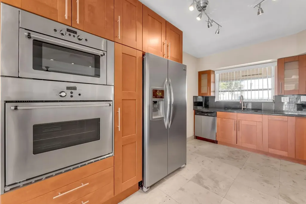 2940 NE 19th Street Pompano Beach FL 33062