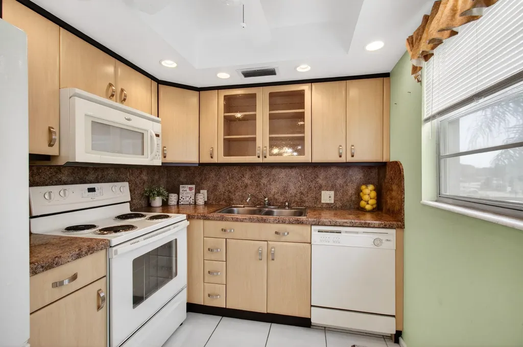19 Suffolk A Boca Raton FL 33434