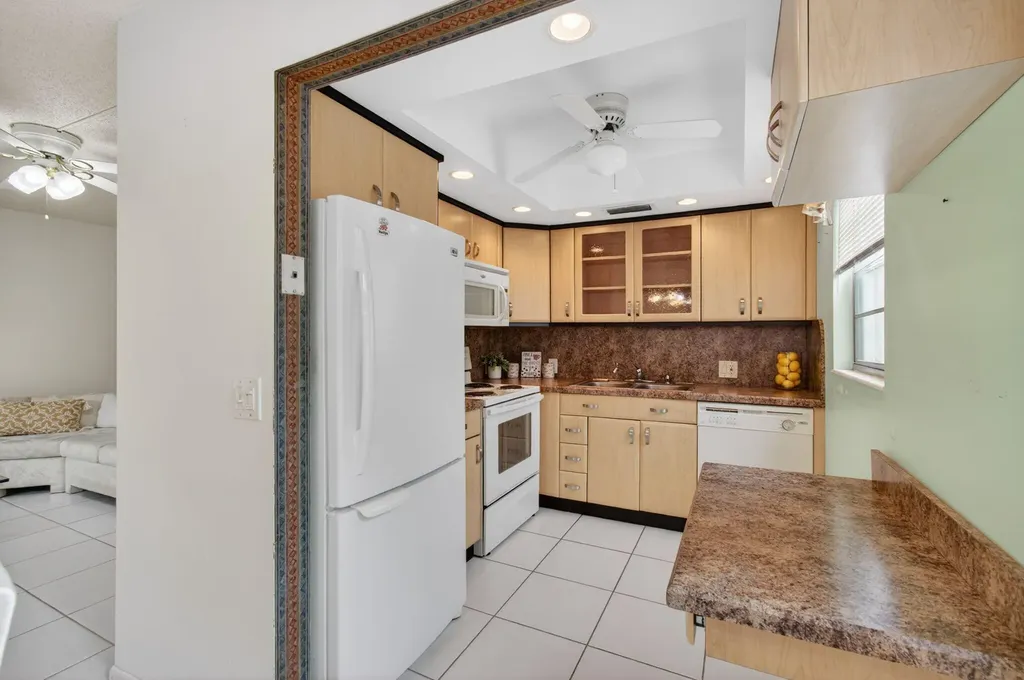 19 Suffolk A Boca Raton FL 33434