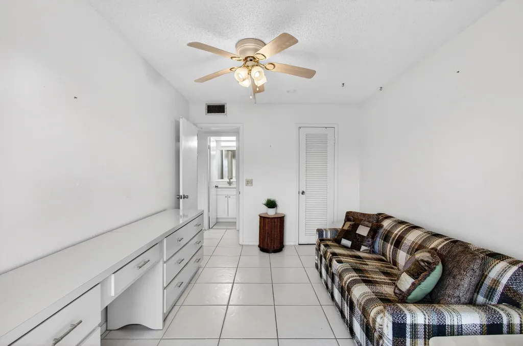 19 Suffolk A Boca Raton FL 33434