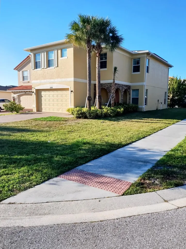 1300 NW Fiorenza Court Port St Lucie FL 34986