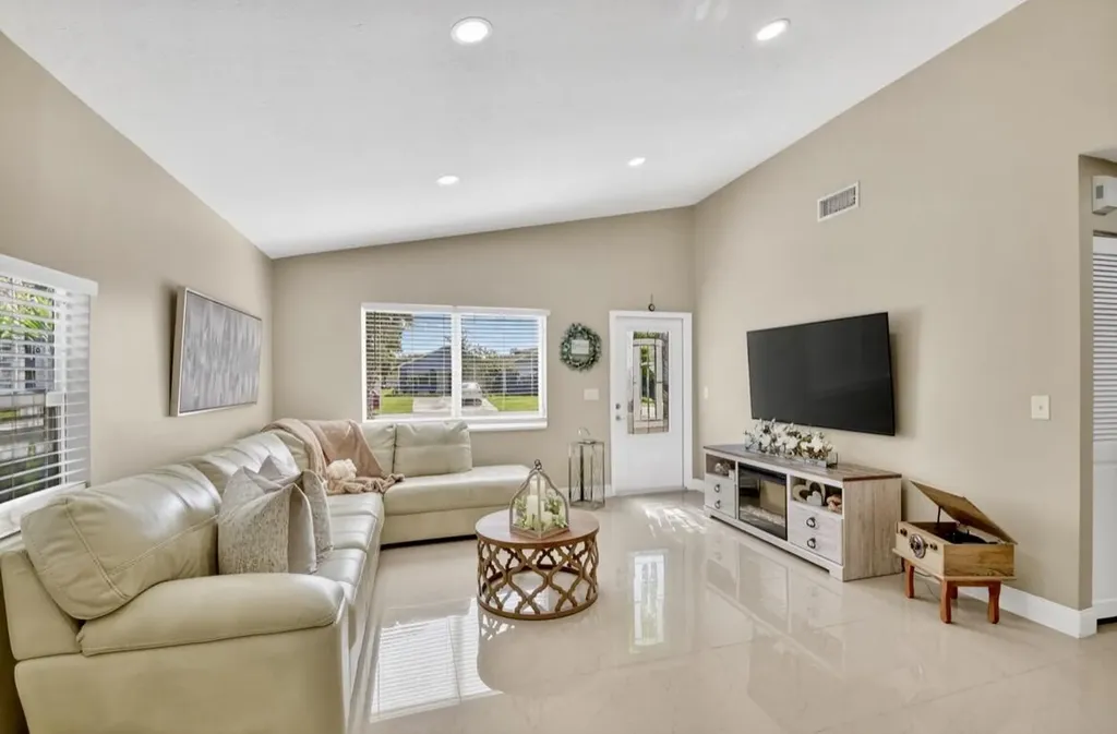 8699 Uranus Terrace West Palm Beach FL 33403