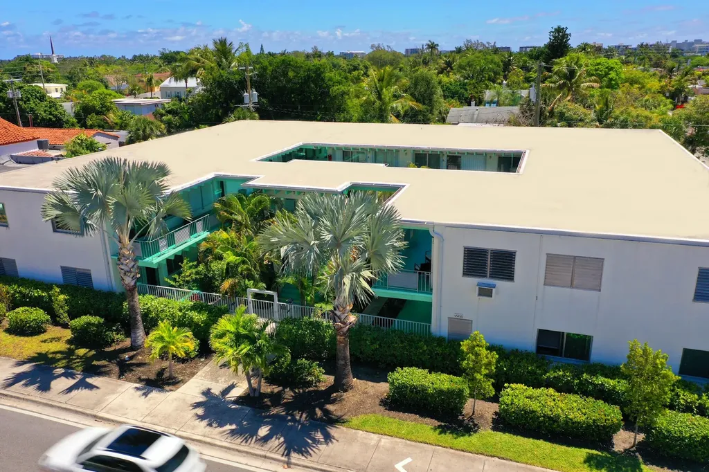 702 N Federal Highway Lake Worth Beach FL 33460