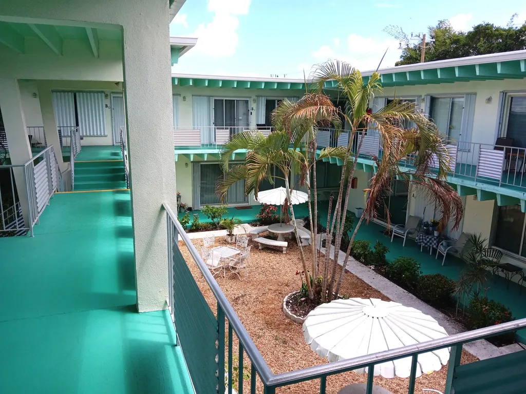 702 N Federal Highway Lake Worth Beach FL 33460