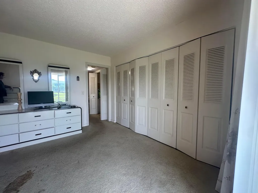 72 Northampton D West Palm Beach FL 33417