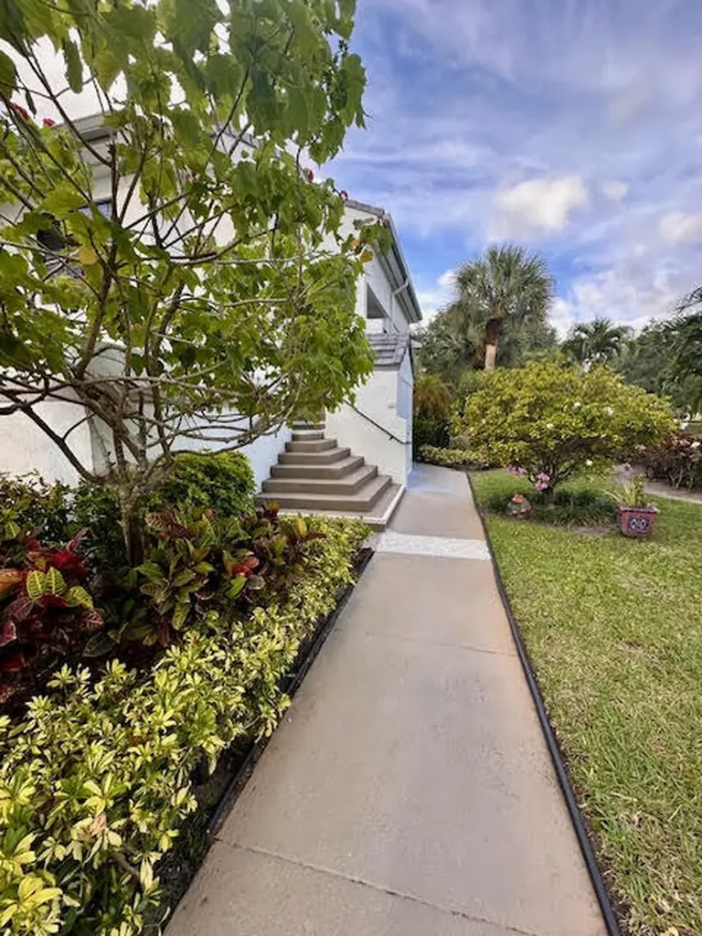 7449 Glendevon Lane Delray Beach FL 33446