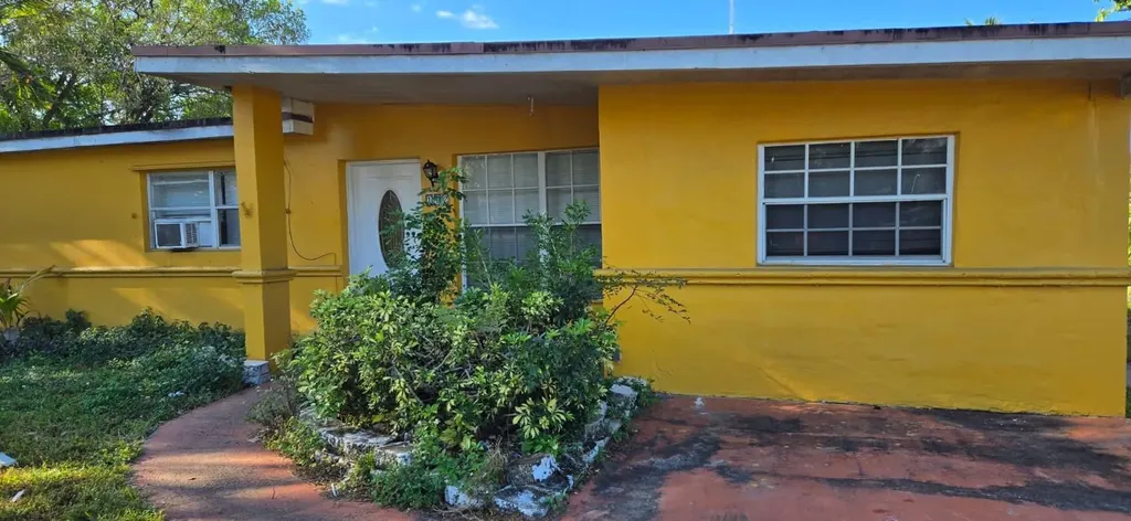 112 Newton Road West Park FL 33023