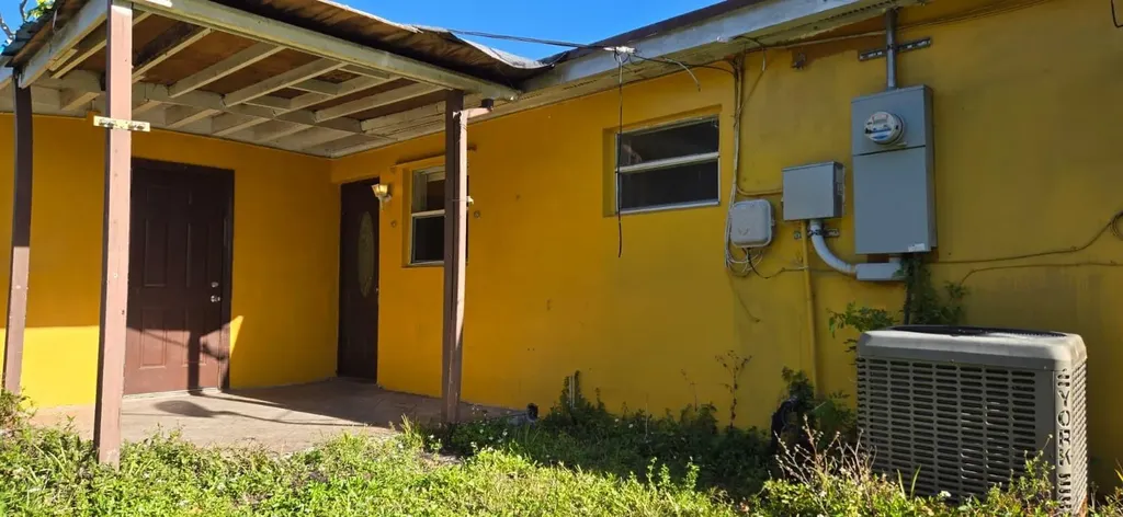 112 Newton Road West Park FL 33023