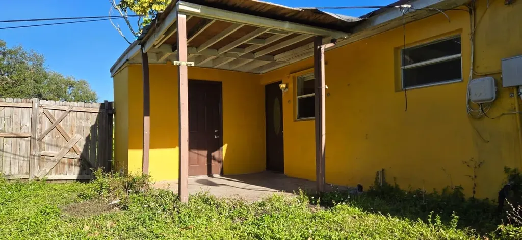 112 Newton Road West Park FL 33023