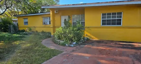 112 Newton Road West Park FL 33023