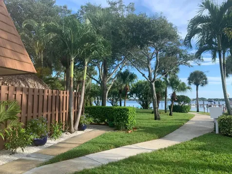 825 Center Street Jupiter FL 33458