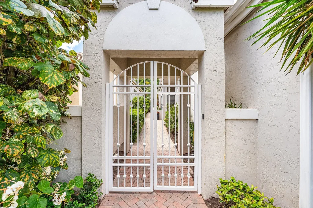 136 Coral Cay Drive Palm Beach Gardens FL 33418