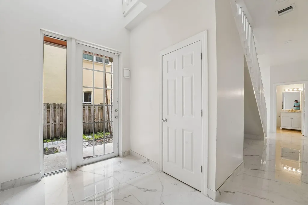 819 SW 7th Avenue Fort Lauderdale FL 33315