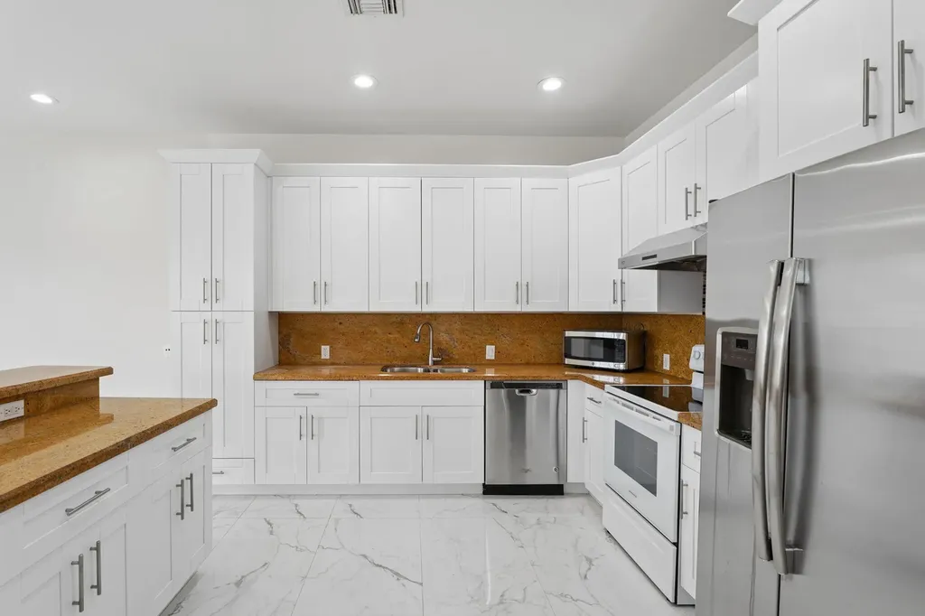 819 SW 7th Avenue Fort Lauderdale FL 33315