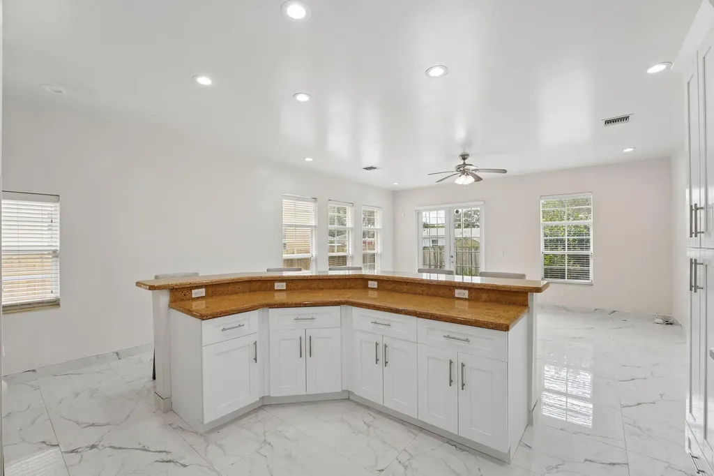 819 SW 7th Avenue Fort Lauderdale FL 33315