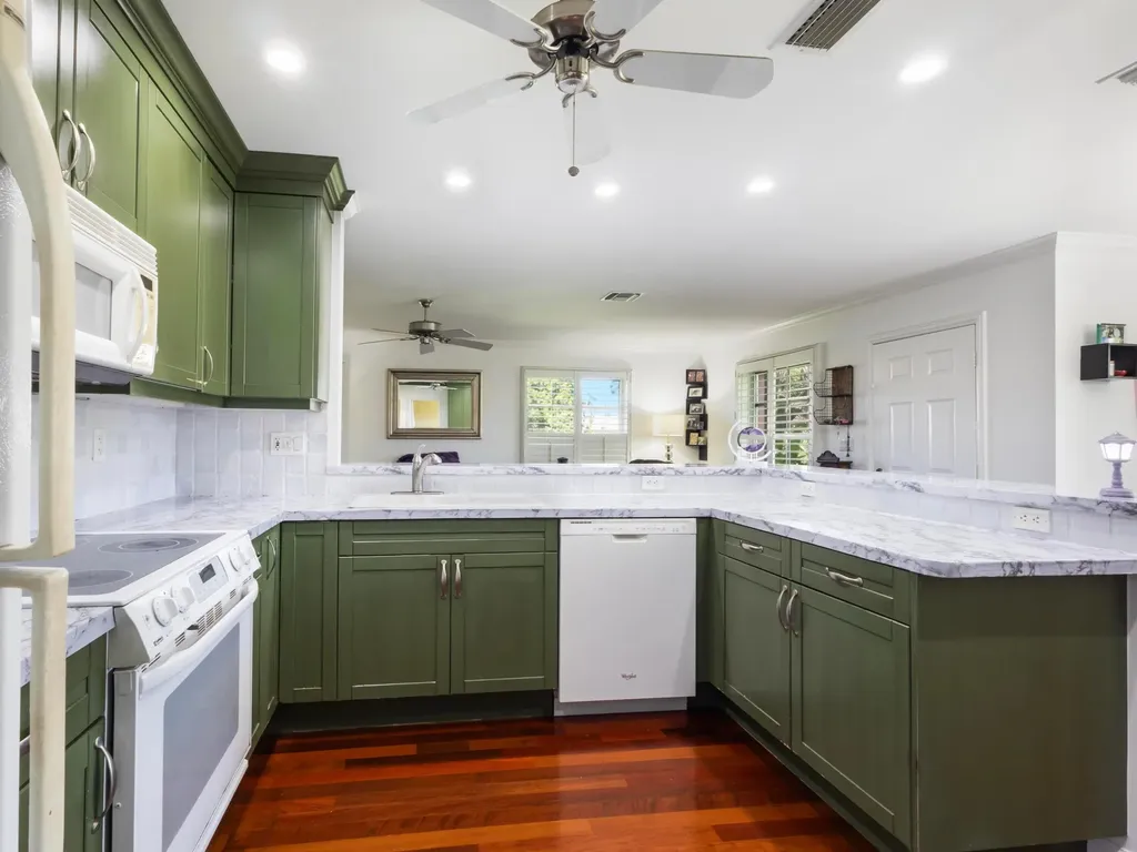 517 SE 27th Terrace Boynton Beach FL 33435