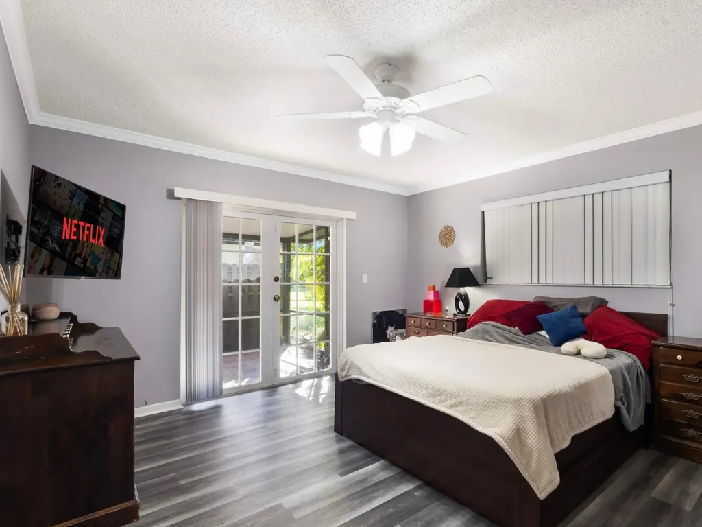 517 SE 27th Terrace Boynton Beach FL 33435