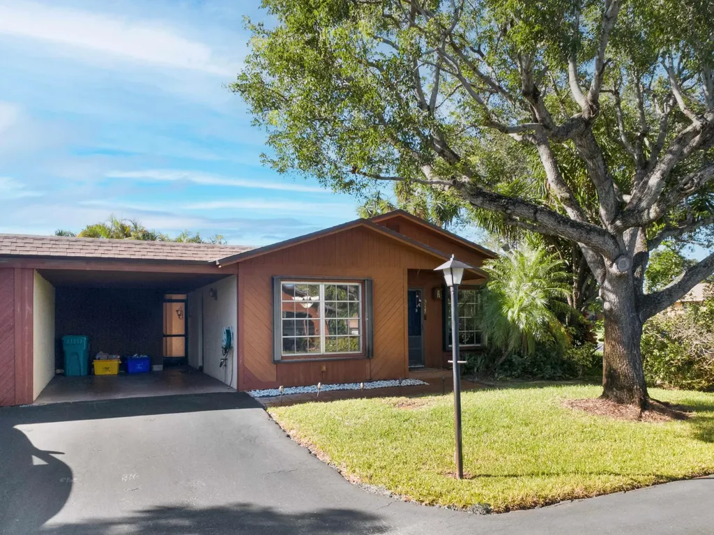 517 SE 27th Terrace Boynton Beach FL 33435