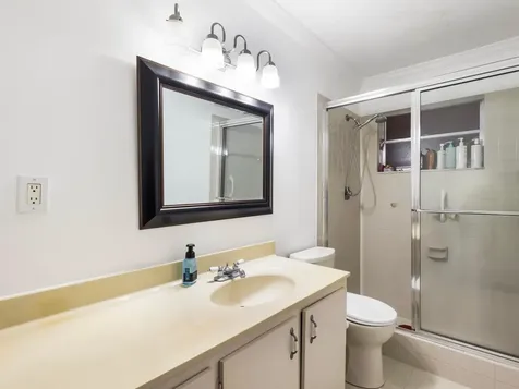 517 SE 27th Terrace Boynton Beach FL 33435