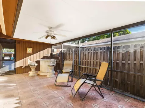 517 SE 27th Terrace Boynton Beach FL 33435