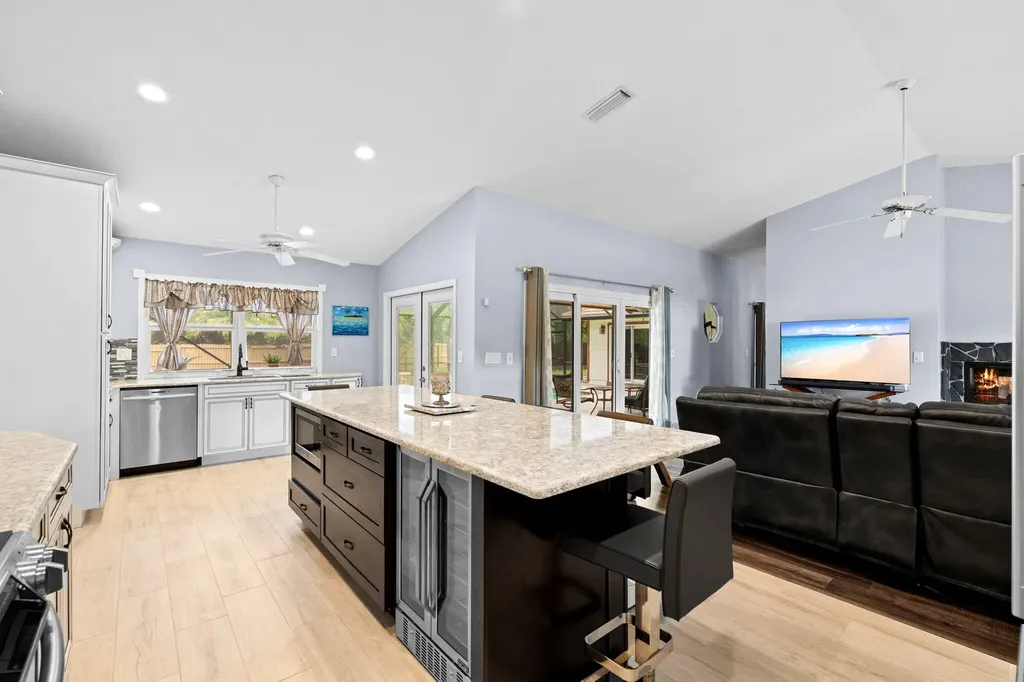 21 Whispering Oaks Circle West Palm Beach FL 33411