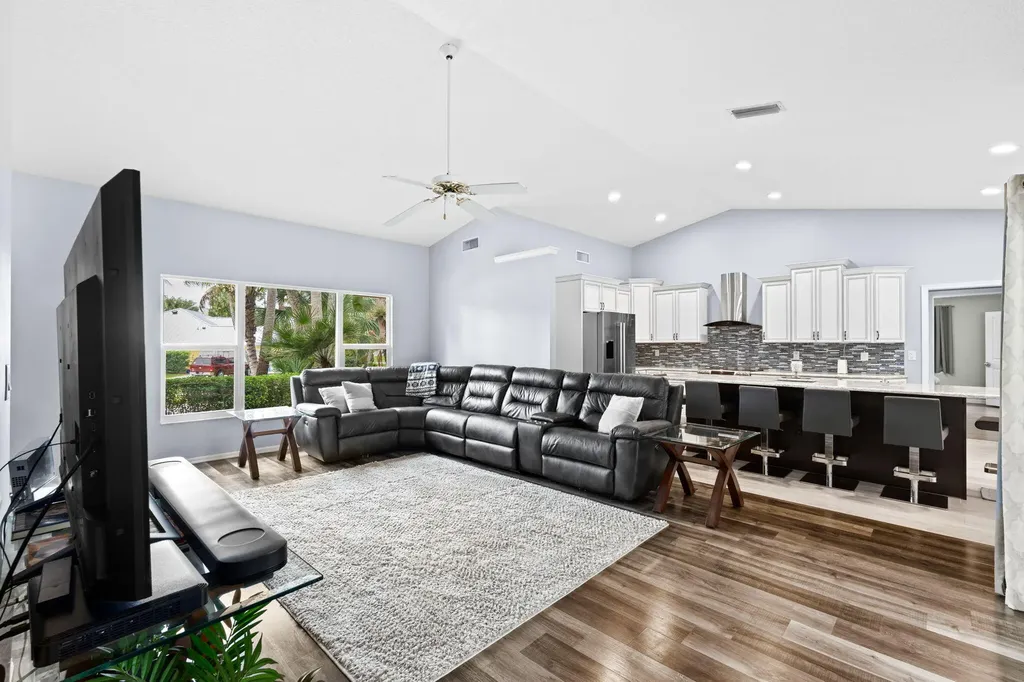 21 Whispering Oaks Circle West Palm Beach FL 33411