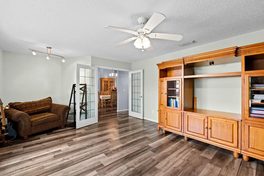 21 Whispering Oaks Circle West Palm Beach FL 33411