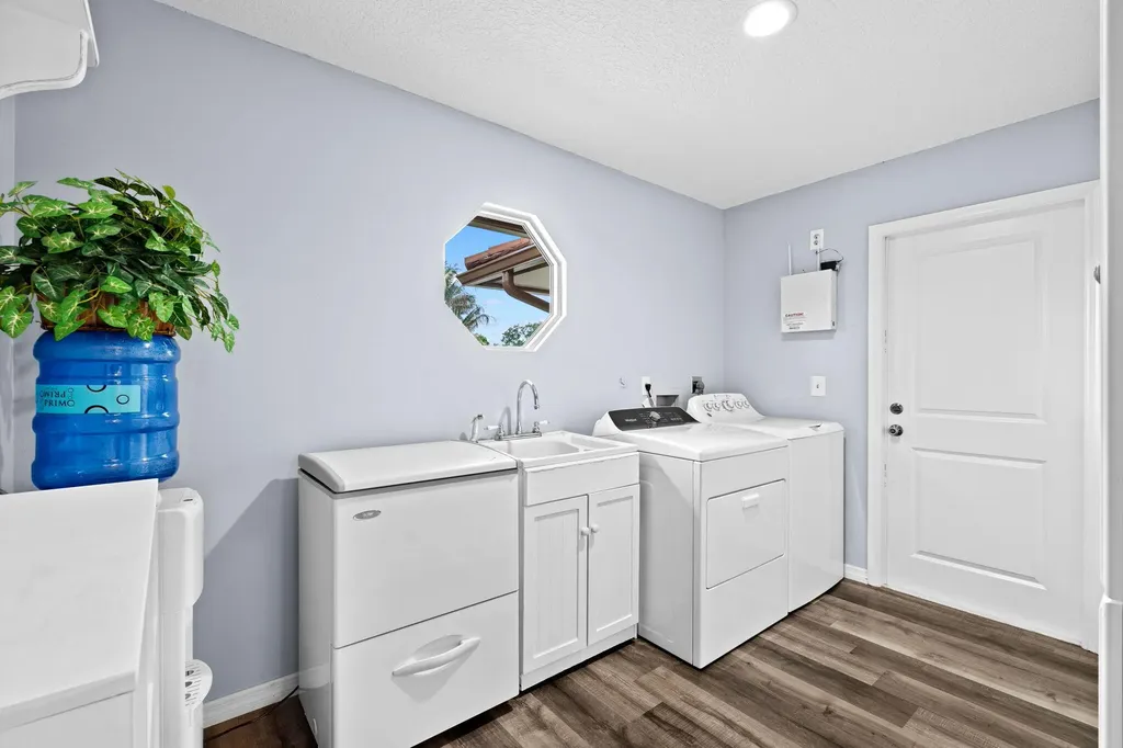 21 Whispering Oaks Circle West Palm Beach FL 33411