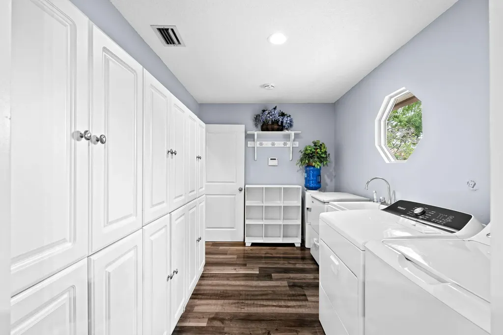 21 Whispering Oaks Circle West Palm Beach FL 33411