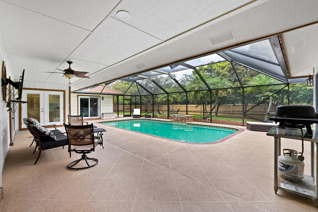 21 Whispering Oaks Circle West Palm Beach FL 33411