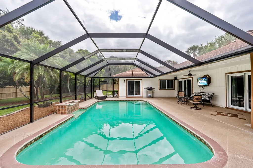 21 Whispering Oaks Circle West Palm Beach FL 33411