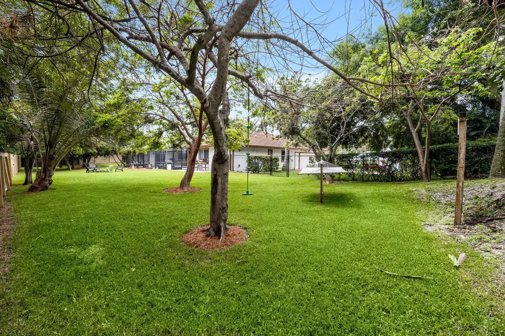 21 Whispering Oaks Circle West Palm Beach FL 33411
