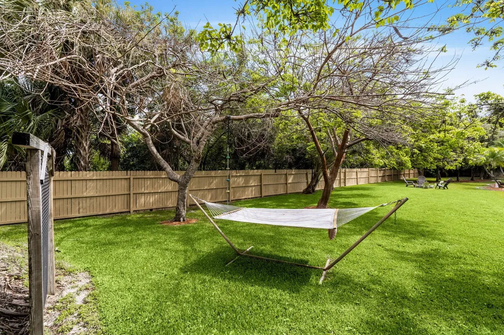 21 Whispering Oaks Circle West Palm Beach FL 33411