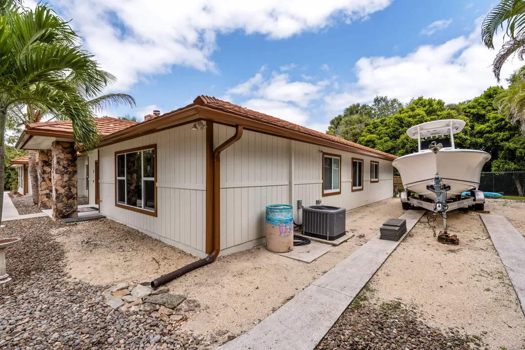 21 Whispering Oaks Circle West Palm Beach FL 33411