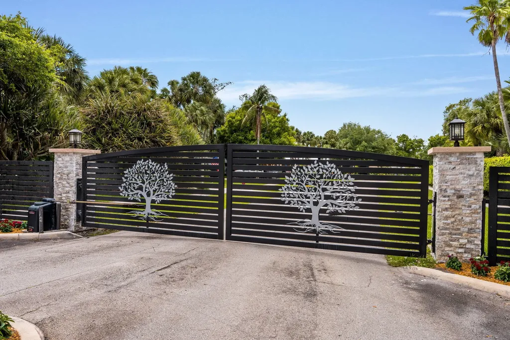 21 Whispering Oaks Circle West Palm Beach FL 33411