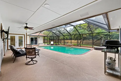 21 Whispering Oaks Circle West Palm Beach FL 33411